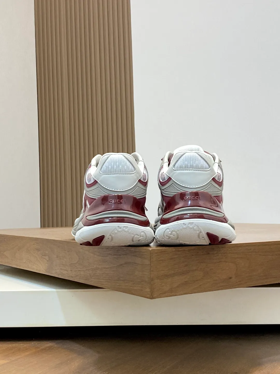 Men's Men's Shoes 💰900 Gucci Gucci 2.0 Sports Shoes Couple's Style Retro Casual Shoes Running Shoes Original Purchase, Development, Production Gucci 2.0 Sports Shoes reinterpret the brand's iconic striped webbing elements. This sneaker reinterprets the iconic details. It uses EVA thick soles and a smart silhouette to bring a stable and comfortable wearing experience. Exquisite packaging at the delivery counter. Fabric: original imported cowhide + technical fabrics. Lining: original imported breathable mesh. Sole: original molded ultra-light foam rubber. Bottom thickness: 4CM. Size: 39-44 (customized for 38, 45, 56)